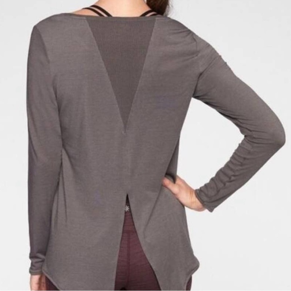 High low long sleeve Athleta Top
